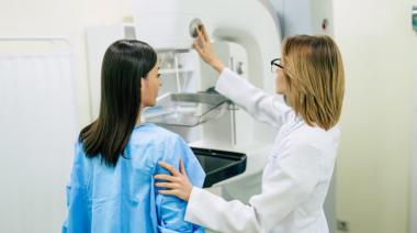Entre saber y actuar: 4 de cada 10 mujeres en Argentina no se realizan la mamografía regularmente