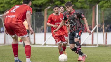 Rivadavia de Lincoln goleó y quedó como único puntero del Clausura