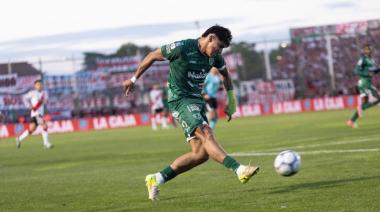Sarmiento empató con River y se mantiene en los puestos de clasificación