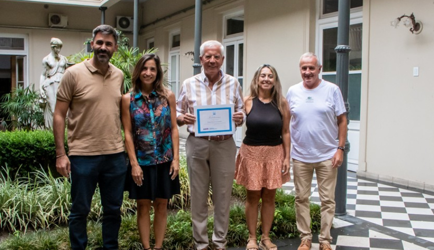 El Municipio reconoció a Daniel González por su trayectoria en el montañismo tras lograr su ascenso al cerro El Pintor