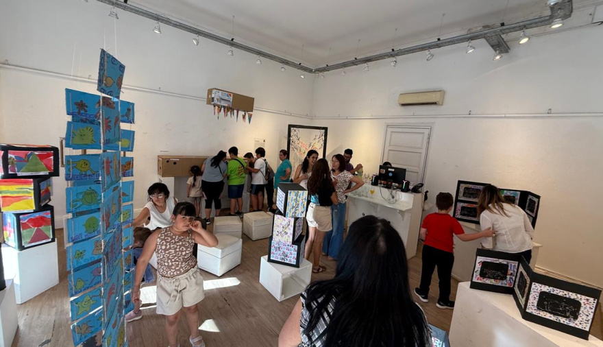 Quedó inaugurada en Tono Local una muestra interdisciplinaria inspirada en el pop art