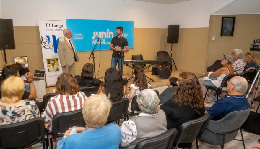 Celebración de los 40 años del programa “El tango cuenta su historia” con un reconocimiento en el MUMA