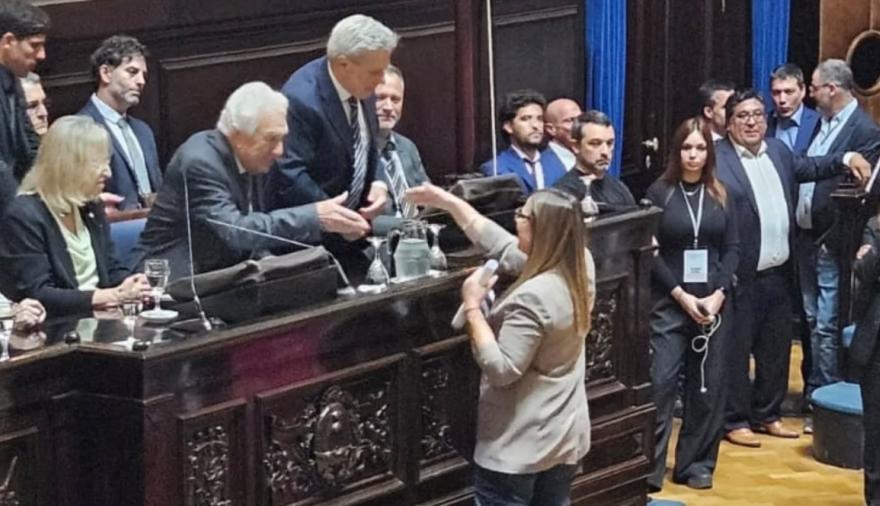 Valeria Arata recibió su diploma como senadora provincial electa y se prepara para la jura