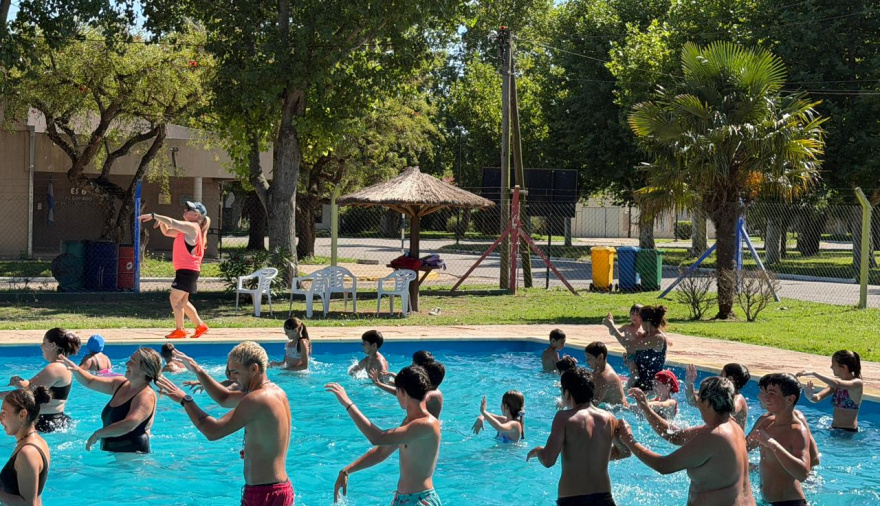 El Dorado: muestra de nado y aquagym en el Polideportivo