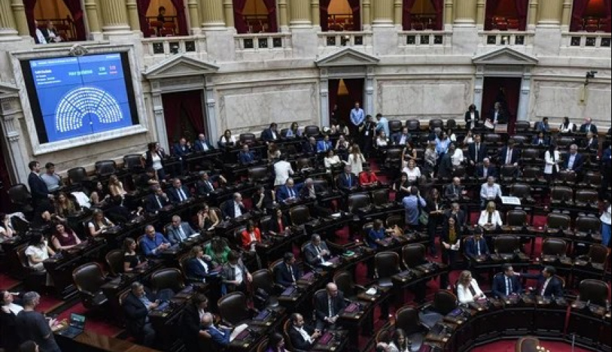 Diputados aprobó la reforma laboral en una sesión tensa y marcada por escándalos