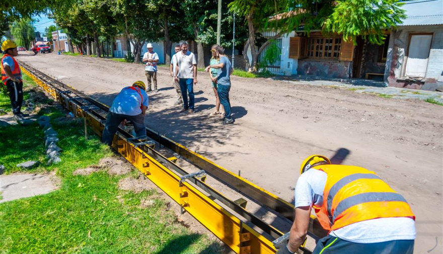 Avanzan las obras de cordón cuneta en el barrio La Merced con financiamiento compartido