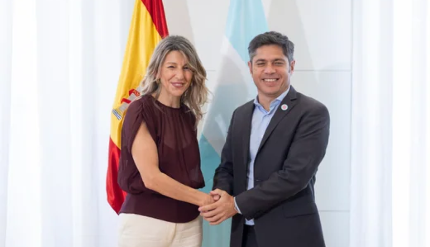 Kicillof se reunió con Yolanda Díaz en Madrid y mantuvo un encuentro con empresarios