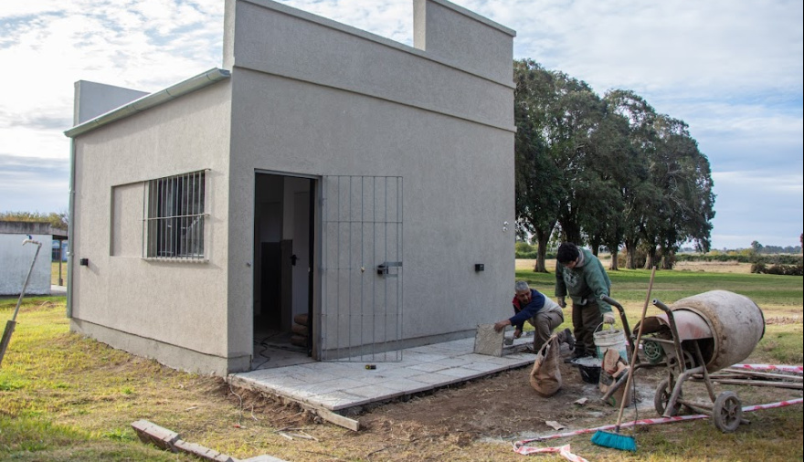 Avanzan las obras en el Cementerio Municipal de Lincoln con la construcción de nuevos sanitarios