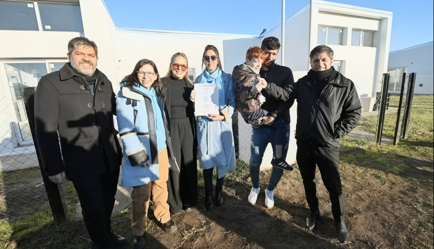 Kicillof entregó 48 viviendas a familias de Tornquist
