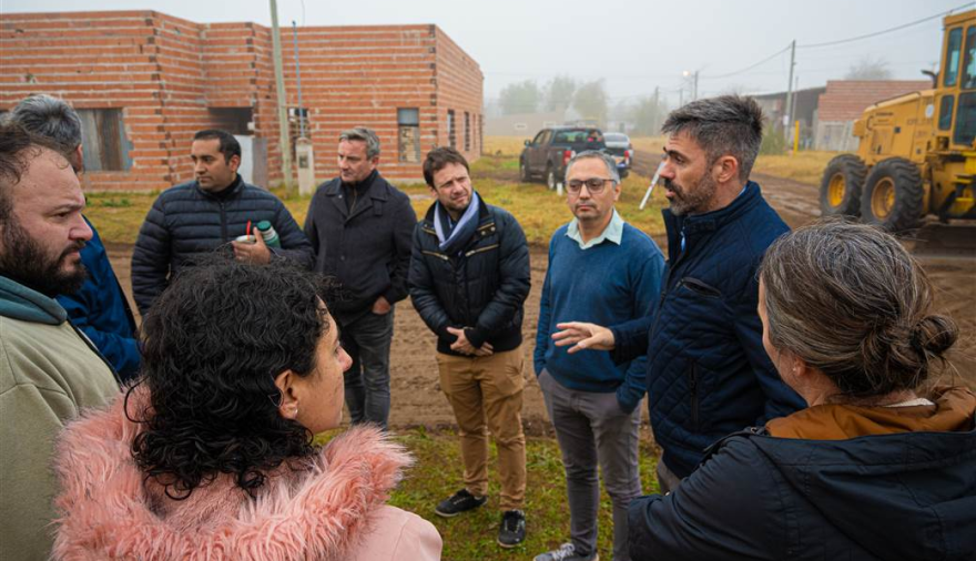 Fiorini recorrió obras de mejorado en barrio San Juan y destacó el trabajo conjunto con los vecinos