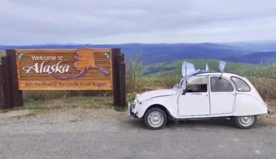De 9 de Julio a Alaska: Héctor Clerc cumplió el sueño de unir el continente en su histórico Citroën 3 CV