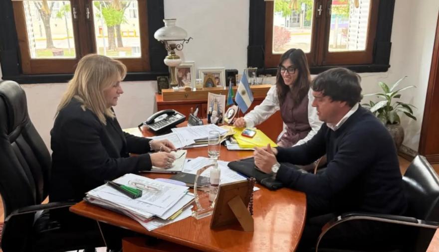 Erica Revilla y Nicolás Bonino analizaron la situación del transporte escolar rural en General Arenales