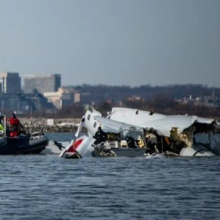 Recuperan cajas negras del avión accidentado en Washington