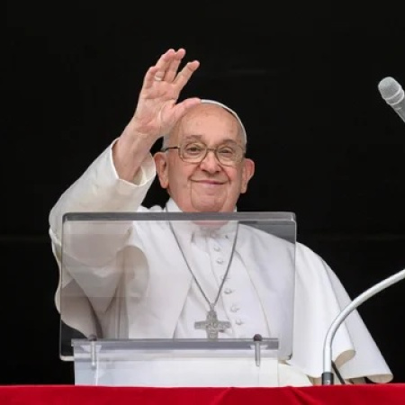 Crisis respiratoria y transfusión de sangre por trombocitopenia: el Papa Francisco está en estado "crítico"