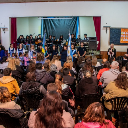 El Municipio acompañó a la Escuela Secundaria 19 en el acto de imposición del nombre “Mónica Barbero”