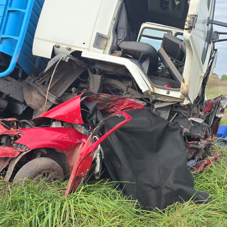 Trágico accidente en Ruta 65: una mujer perdió la vida tras chocar de frente contra un camión