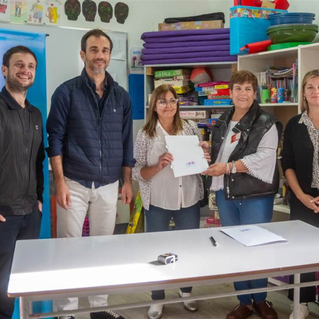 Petrecca firmó un convenio con Conin y destacó el trabajo conjunto con las instituciones para acompañar a las familias juninenses