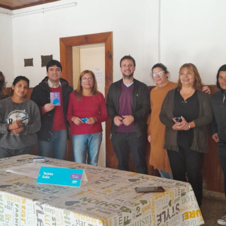 Vecinos del barrio Emilio Mitre recibieron las tarjetas SUBE gestionadas en "La Muni en tu Barrio"