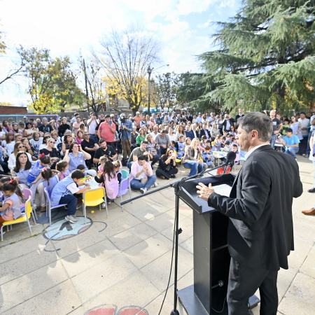Kicillof, en Lincoln: "No hay dinero mejor invertido que el que se destina a la educación, a la salud, a la producción o al trabajo"