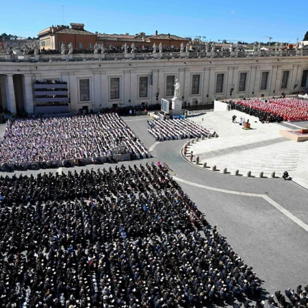 Histórico adiós al papa Francisco y miles de fieles frente a su tumba