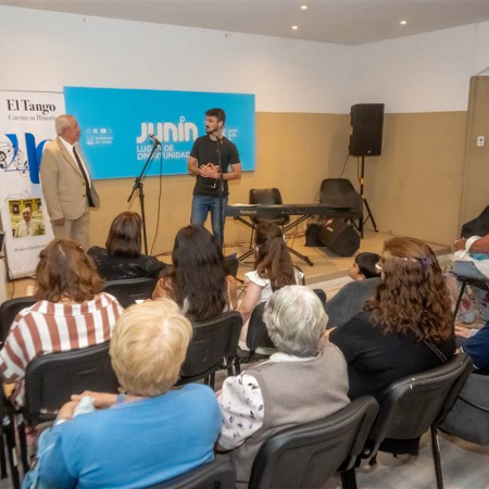 Celebración de los 40 años del programa “El tango cuenta su historia” con un reconocimiento en el MUMA