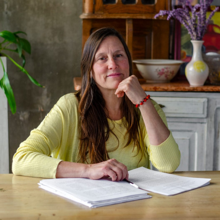 Alejandra Cicoria lanza la preventa de La Rosa de Jericó, una novela que entrelaza identidad, memoria y sanación