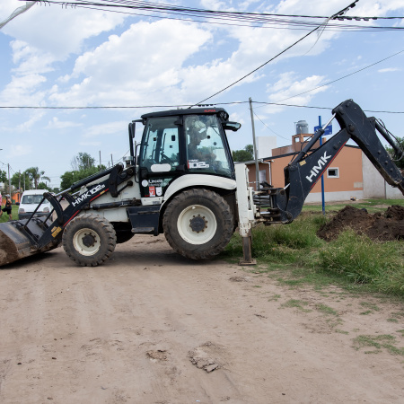 Avanzan las obras de ampliación de la red de cloacas en el barrio "Eduardo Mango" de Lincoln
