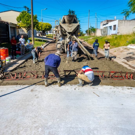 Avanza en Junín la pavimentación de 75 cuadras y la construcción de 150 bloques de cordón cuneta