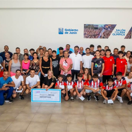 El Municipio entregó más de 350 becas a deportistas de Junín