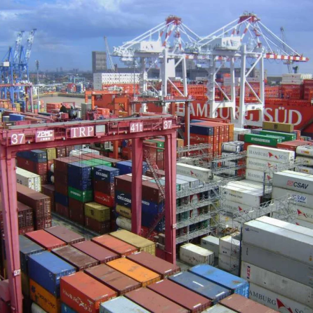 Exportaciones casi récord de bienes en 2025 bancaron la apertura importadora y dejan saldo para pagar deuda