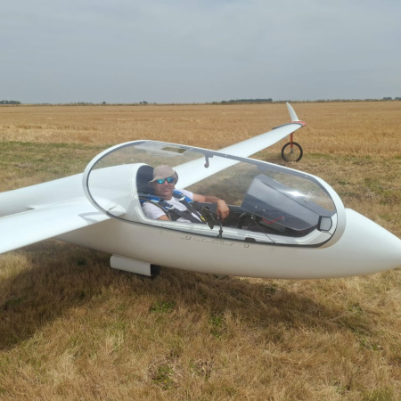 Nueve pilotos del Club de Planeadores de Junín compiten en el Nacional de Vuelo a Vela