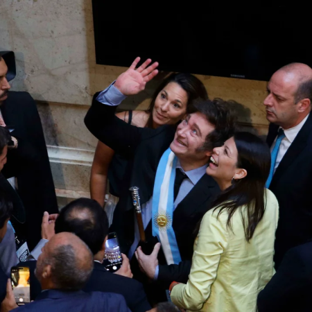 Encuesta: el 40% dice que no llega a fin de mes, pero Milei ganaría hoy un balotaje por amplio margen