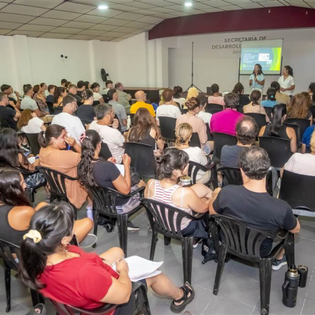 Un nuevo curso sobre seguridad alimenta reunió a más de 90 vecinos en Junín