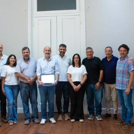 Fiorini encabezó un reconocimiento a Pablo Torres por sus 10 años al frente de Grupo Servicios Junín