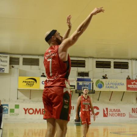Ciclista Juninense visita a Pergamino Basket en un partido caliente