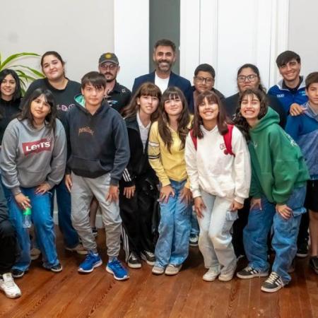 Jóvenes del programa “Envión” concretaron una visita institucional por el Palacio Municipal y el Concejo Deliberante