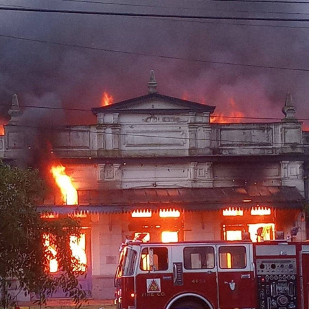 Voraz incendio en la Estación Alberdi: se quemó un trozo de historia en Leandro N. Alem