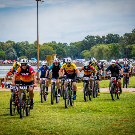Con récord de inscriptos, se desarrolló la primera edición del "Desafío Laguna de Gómez" de Rural Bike