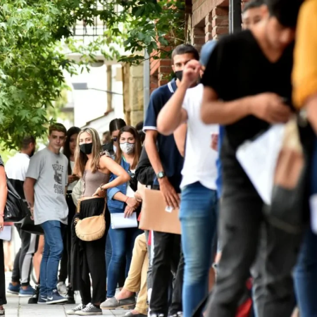 Qué relación hay entre los casi 200 mil empleos registrados perdidos y los 357 mil informales sumados