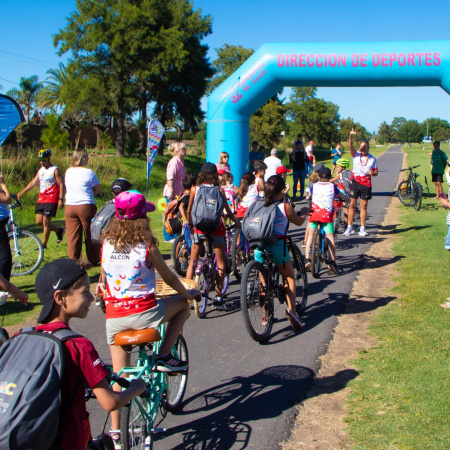 Unos 140 niños participaron de una bicicleteada recreativa al Parque Natural Laguna de Gómez