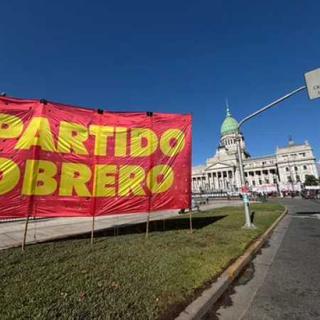 Manifestantes cortaron la 9 de Julio y se enfrentaron con la Policía: marchan al Congreso
