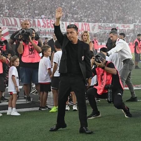 Ovación a Gallardo y silbidos al plantel: así fue la despedida en el Monumental