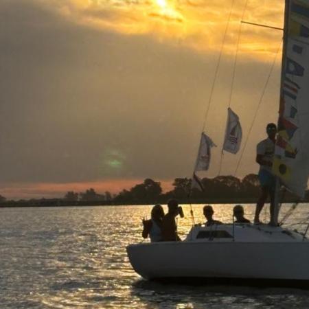 Nueva propuesta en la Laguna de Gómez: paseos en velero desde el Club Náutico Junín