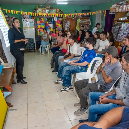 Con más de 50 inscriptos, “Voy Seguro” llevó el curso de licencias al barrio La Celeste