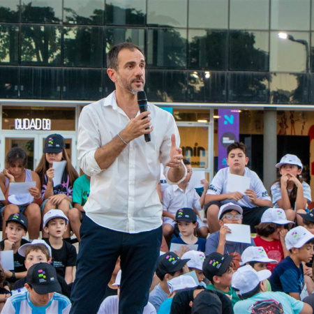 Petrecca impulsa declarar esencial la educación para garantizar el dictado de clases en la Provincia