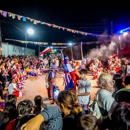 Con murgas y batucadas, cientos de vecinos disfrutaron de los corsos en el barrio Mayor López