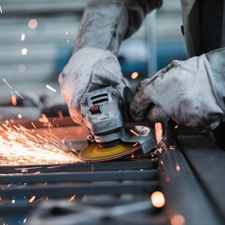 Se agudiza la crisis en la metalurgia: retrocedió 10,3% en febrero y la capacidad instalada perforó el 41%