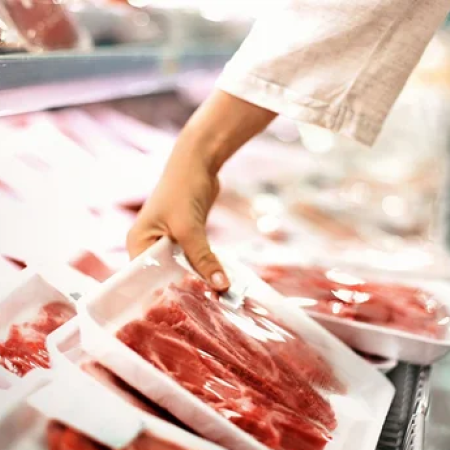 Con cortes que subieron más de 60% en 12 meses, el consumo de carne cayó al menor nivel en 20 años
