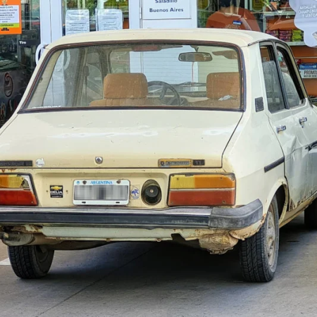 Lo viejo funciona: los autos de más de 30 años que siguen escribiendo historias en las calles de Junín