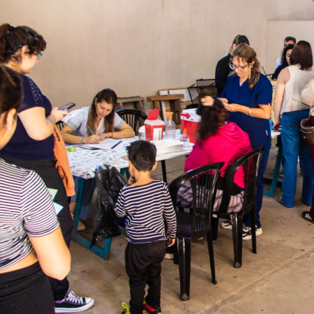 La Muni en tu Barrio llegó a Los Almendros con servicios integrales y fuerte presencia territorial